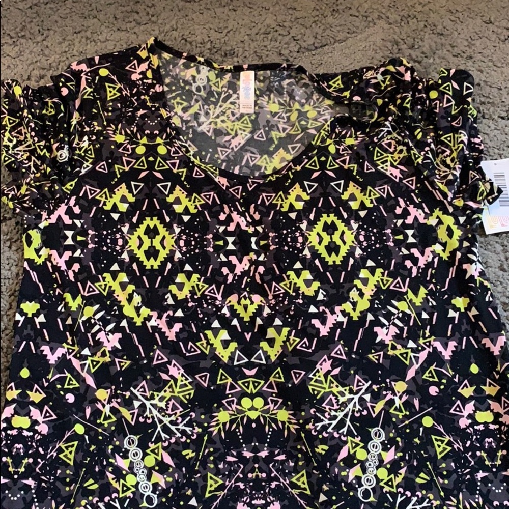 LuLaRoe classic tee large Aztec